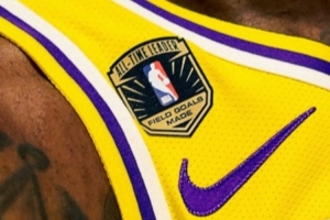 历史进球王！詹姆斯晒球衣特制补丁：祝贺你啊大兄弟 - 资讯配图