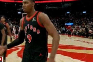 大举反击！巴雷特三分命中 猛龙轰出13-2反超太阳 - 资讯配图