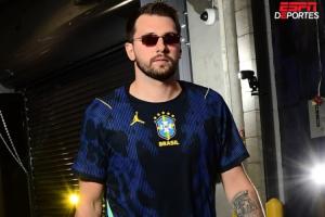 上身效果如何?湖人球星东契奇身穿巴西第二客场球衣 - 资讯配图