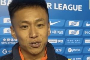 张弛:有这样一个退役仪式很幸福,无论在哪我永远是泰山队的孩子 - 资讯配图