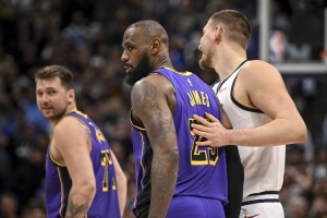 关键卡位战！ESPN明日胜率预测：湖人为49.5% 掘金50.5% - 资讯配图