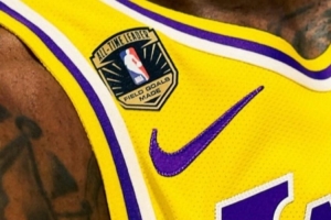 詹姆斯转发!保罗·里维拉晒老詹球衣特制补丁:祝贺你大兄弟 - 资讯配图