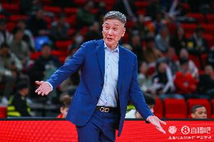 郑永刚:篮板劣势和对萨林杰的限制不够 最终影响了比赛结果 - 资讯配图