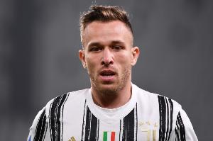 跟队记者:当初引进阿图尔是个大错,尤文希望未来几个月和他告别 - 资讯配图