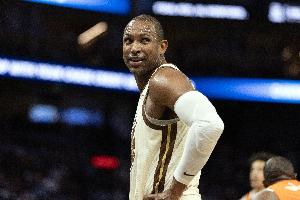 只打了5分钟！勇士官方：霍福德因左小腿肌肉紧绷退赛 - 资讯配图