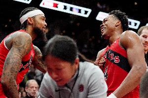 莺歌:巴恩斯的防守表现其他人做不到 他封盖杰伦·格林太疯狂了 - 资讯配图