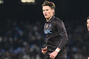 罗马诺：麦克托米奈可能回曼联的传闻不实，那不勒斯已在谈续约 - 资讯配图