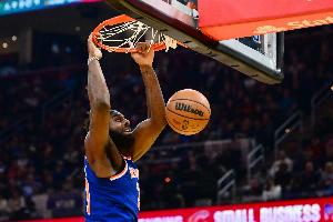 活力十足！米切尔·罗宾逊疯抢22个篮板 10中6拿到12分 - 资讯配图