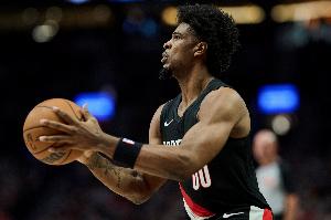 神准!亨德森过去3场场均23.3分 三分命中率59.1%&总正负值+38 - 资讯配图