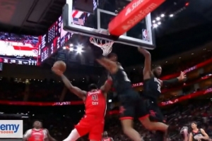 萨迪克·贝反击大回环强上 奥科吉&小贾巴里双鬼拍门干扰下来！ - 资讯配图