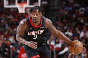 火箭4年5270.5万引援输麻了?芬尼-史密斯近2场6中1 一共只得3分 - 资讯配图