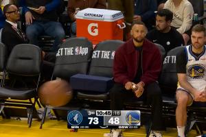 邪了门了！勇士一场比赛伤退3个人 板凳席仅剩2.5人 - 资讯配图