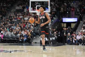 冲筐效果真好！阿门半场9中5&4罚全中砍15分7板2助 拼下4前场板 - 资讯配图