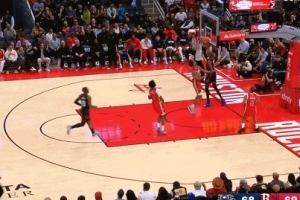 给新秀上课！杜兰特大帽费尔斯随后反击暴扣&三分球连拿5分打停 - 资讯配图