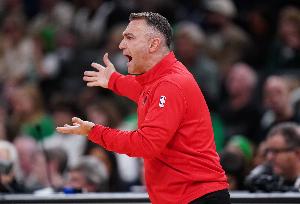 穆雷晃倒谢德后引发冲突！猛龙主帅：那不是我们真正的样子 - 资讯配图