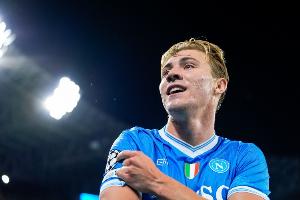 4400万欧买断！那不勒斯总监确认：无论情况如何，霍伊伦都会留下 - 资讯配图