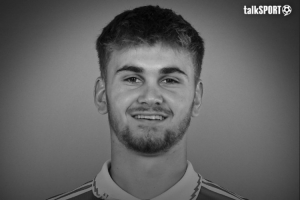 TA:去世的前阿森纳青训球员的家属受默特萨克邀请观看枪手比赛 - 资讯配图