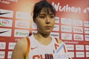 李月汝:今天见到杨力维时好想哭 就像见到自己姐姐一样 - 资讯配图