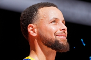 38岁!勇士官微:让我们一起祝这位叫库里的帅哥生日快乐 - 资讯配图