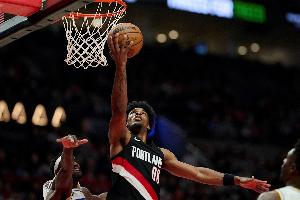 略有进步！亨德森14中8得到25分5板3助1断1帽 5失误还是太多 - 资讯配图