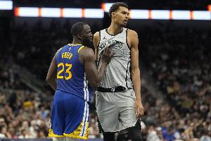 追梦：都不想说文班是“人” 他就是超凡脱俗的存在&场上他一顶四 - 资讯配图