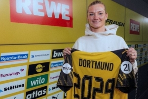 官方:多特蒙德女足签下德国女足名将波普,签约至2029年 - 资讯配图