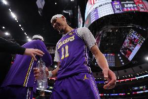 明日再战掘金！湖人伤病报告：海斯大概率出战 克莱伯缺阵 - 资讯配图