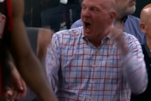 老板看嗨了！巴图姆鬼手抢断速上球 马瑟林弹射起步双手挂筐重扣 - 资讯配图