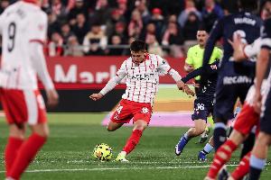 终于开胡！20岁埃切维里灵性倒钩助攻，替补传射助赫罗纳大胜毕巴 - 资讯配图