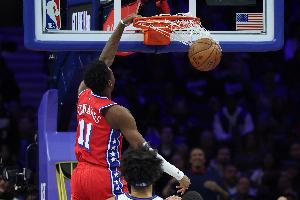 我也是华子！76人前锋贾斯汀·爱德华兹13中9砍19分3抢断2盖帽 - 资讯配图