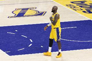 高效全能！詹姆斯半场6中5拿到13分2板2助2断 正负值+11 - 资讯配图