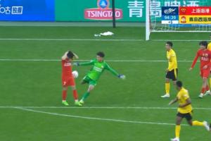 要素齐全武磊补时阶段拿屁股阻挡李昊发球，吃到黄牌 - 资讯配图