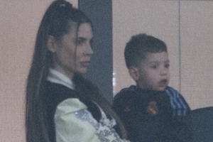 巴尔韦德妻子社媒：我丈夫的巅峰状态总是在我怀孕的时候到来 - 资讯配图