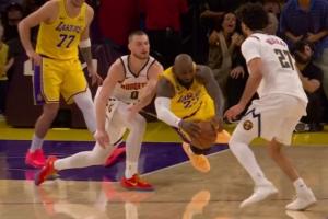 泪目！41岁詹姆斯鱼跃飞扑 终于形成了争球！ - 资讯配图