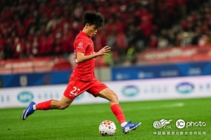 海港队4-1战胜青岛西海岸队,感谢现场球迷们不遗余力呐喊助威 - 资讯配图