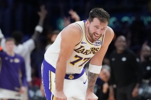 打43分钟+绝杀！东契奇：我必须得休息一下 但非常棒的一场胜利 - 资讯配图