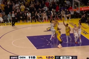 最后一道防线！斯玛特退防一防二最终阻挡犯规送两罚 - 资讯配图