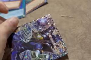 最惨一剪没！玩家失手剪坏价值25万元的卡：直接疯了 - 资讯配图