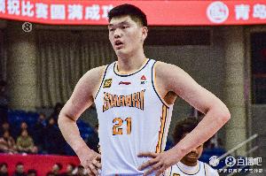 两大内线都被打掉！刘传兴10分钟&葛昭宝17分钟均犯满离场 - 资讯配图