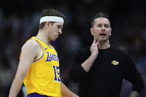 雷迪克：战术安排就是让小里罚丢弹向单侧 他执行得很好 - 资讯配图