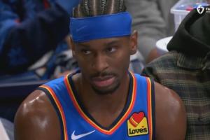 可怕！全场起立庆祝历史性瞬间 唯独亚历山大全程面无表情 - 资讯配图