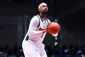 萨林杰:这是艰难的比赛 我们有很多空位投篮的机会 但就是投不进 - 资讯配图