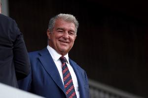 阿斯谈拉波尔塔竞选策略转变：从初期贴近大众，到抨击对手丰特 - 资讯配图