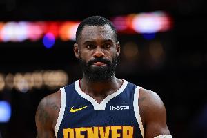 带刀侍卫！小哈达威接约基奇助攻三分命中 掘金夺回2分优势 - 资讯配图