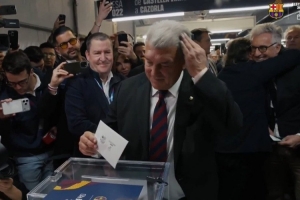 谁会当选?巴萨新任主席候选人拉波尔塔、丰特已完成投票 - 资讯配图