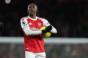 埃泽本场完成6次禁区外远射,为本赛季英超并列最多纪录 - 资讯配图