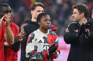 拜仁官方:17岁小将维斯多姆·麦克训练中髋部肌肉受伤,需要手术 - 资讯配图