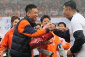 张弛退役韩鹏送祝福：上半场结束下半场同样精彩，送战友 - 资讯配图