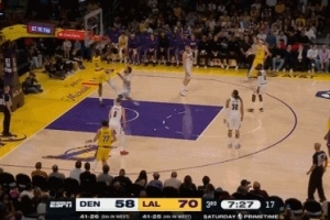 终于硬气一把！里夫斯随手一抛 艾顿单手指天后空接暴扣！ - 资讯配图