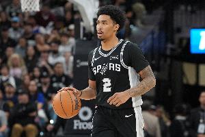 米奇：哈珀目前的状态为每日观察 他右腿肌肉挫伤&没有长期隐患 - 资讯配图